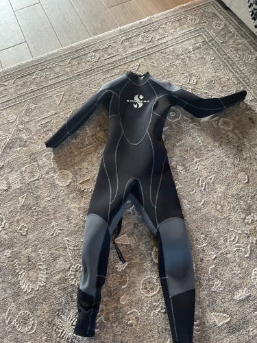 Scubapro Oneflex 3mm wetsuit (medium)