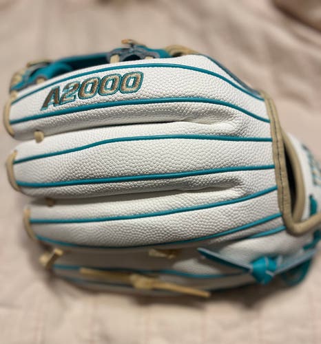 Wilson A2000 RH Infield Softball Glove 12" (New)