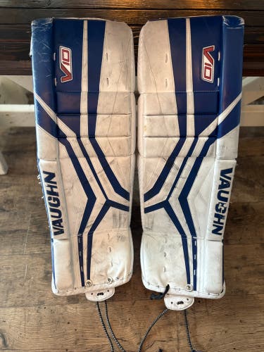 28" Vaughn Velocity V10 Goalie Leg Pads (Used)