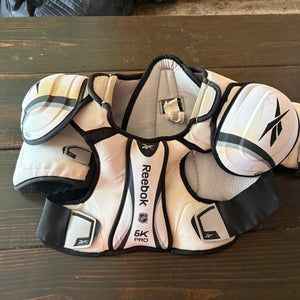 Medium/Large Senior Reebok 6K Shoulder Pads (Used)