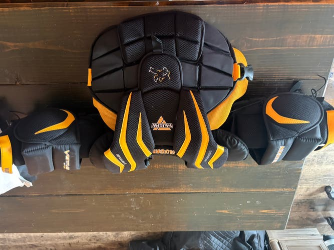 Medium Vaughn Ventus SLR Goalie Chest Protector (New)