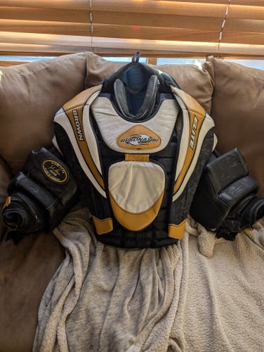 Medium Goalie Chest Protector (Used)