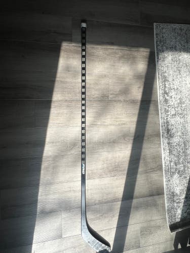 Senior PRO Right Handed Hockey Stick Pro87 Pattern 77 Flex Pro Stock (Used)