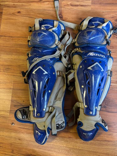 Mizuno Catcher's Leg Guard (Used)