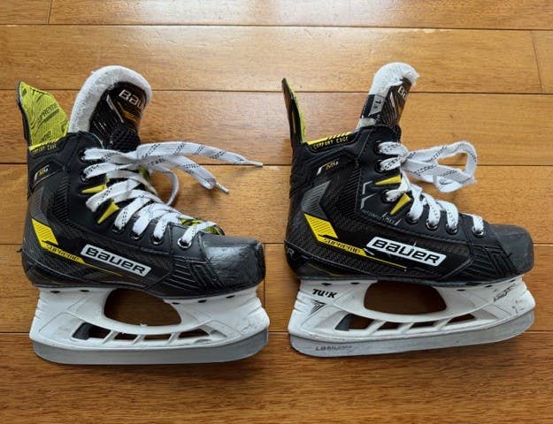 Bauer Supreme M4 Hockey Skates Regular Width Size 1.5 (Used)