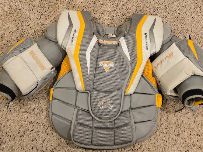 Junior Large Vaughn Ventus LT68 Goalie Chest Protector (Used)