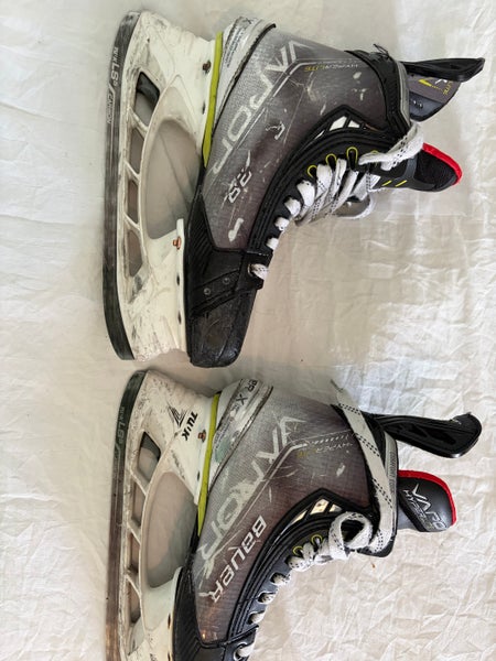 Bauer Vapor Hyperlite Hockey Skates Fit 1 Size 4.5 (Used)
