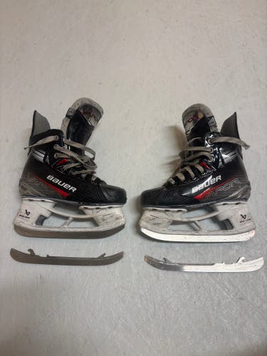 Black Bauer Vapor X Shift Pro Hockey Skates Regular Width Size 1 (Used)