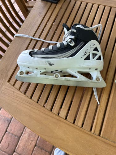 Reebok 4K Hockey Goalie Skates Size 9 (Used) has brand new sharpened steel!