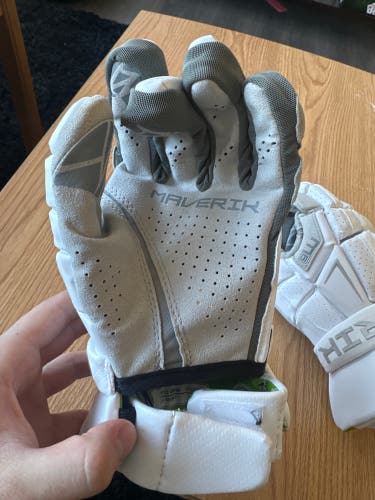 Brand New unworn Maverik M6 Lacrosse Gloves (New)