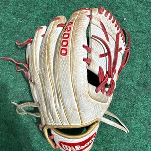 White Wilson A2000 KS7 RH Pitcher's Softball Glove 12" (Used)