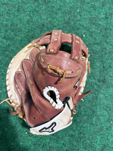 Brown Mizuno Supreme RH Catcher's Softball Glove 33" (Used)