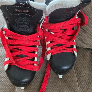 Reebok Hockey Skates Size 2 (Used)