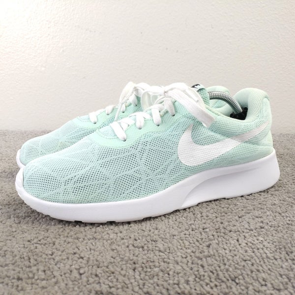 Nike Tanjun SE Igloo Womens Size 9 Running Shoes Green Low Top Sneakers