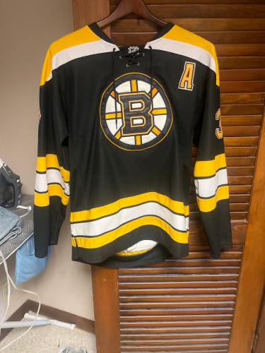 Medium/Large 56 Adult Unisex Reebok Patrice Bergeron Bruins Official Licensed Jersey (Used)