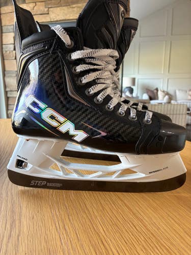 Black/Navy CCM JetSpeed FT8 Pro Hockey Skates Regular Width 7 (New)