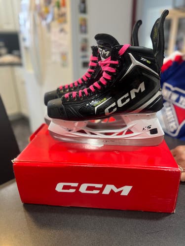 Black 2025 CCM Tacks XF 80 Hockey Skates Regular Width 9 (Used)