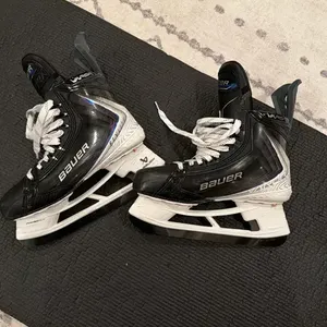 2025, Bauer Vapor Flylite Skates Size 9, Fit 2 (Used)