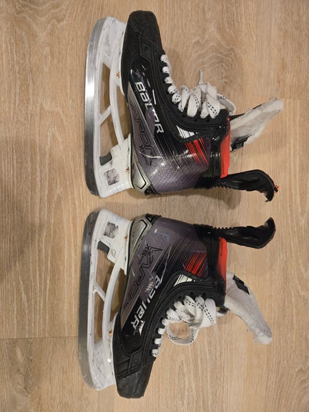 Black 2025 Bauer Vapor 5x Pro Hockey Skates Size 4 (Used)