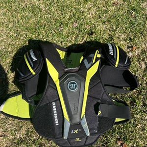 Men's Medium Senior Warrior ALPHA LX 30 Shoulder Pads (Used)