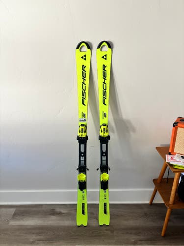 Fischer RC4 World Cup SL skis 150cm, WITH Fischer Z14 Bindings - Max DINS: 14 (Lightly Used)