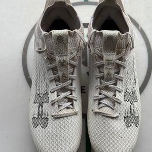 White Men's Size M 8.0 (W 9.0) Adult Under Armour Blur Smoke 2.0 Molded Cleats (Used)