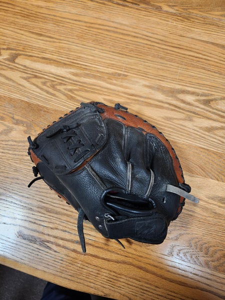LHT Catcher's Glove 32" (Used)