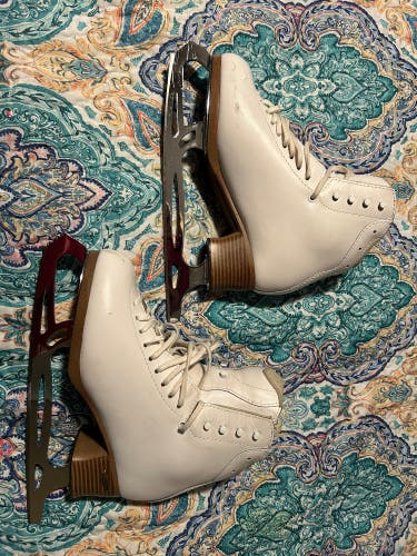 Jackson Ultima Figure Skates Adult 9.25 (Used)