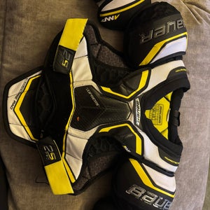 Large Junior Bauer Supreme 2S Pro Shoulder Pads (Used)