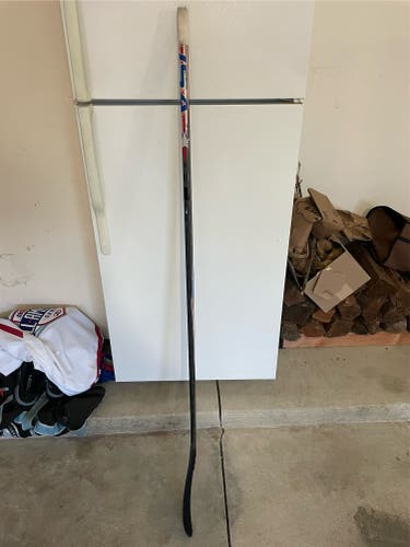 Senior Bauer Vapor Flylite Right Handed Hockey Stick P28 77 Flex Pro Stock (Used)
