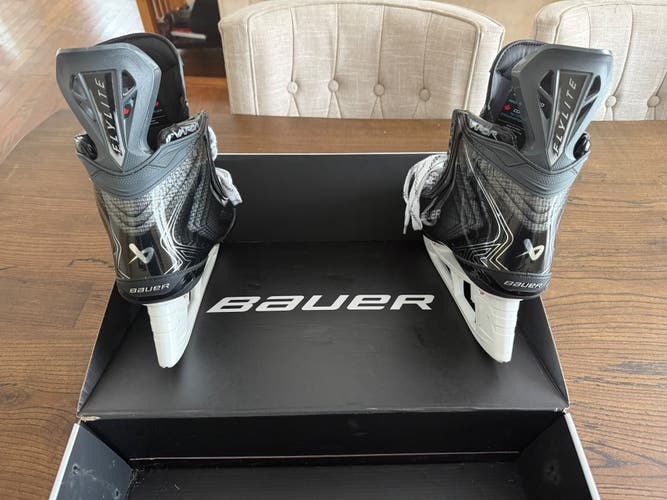 Black 2025 Bauer Vapor Flylite Hockey Skates Regular Width Pro Stock 9 (New)