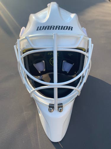 New Warrior R/F1 Pro Goalie Mask Medium/Large with White Cateye Cage *Read Full Description*