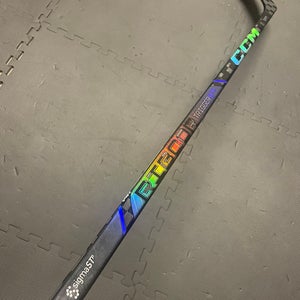 CCM Trigger 9 Pro 50 flex P28 curve right hand stick