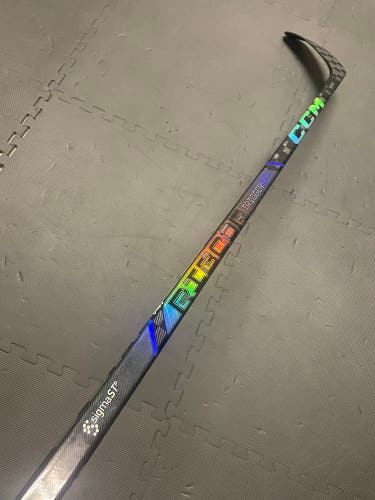 CCM Trigger 9 Pro 50 flex P28 curve right hand stick