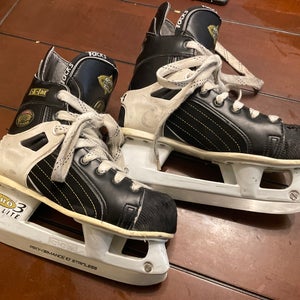 Original CCM Super Tacks 652 Hockey Skates Regular Width Size 5 (Used)