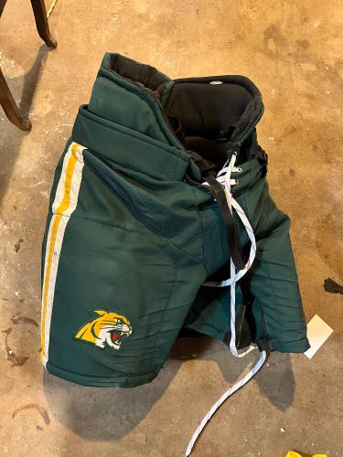 NMU Men's Senior Medium CCM HP32 Hockey Pants (Used)