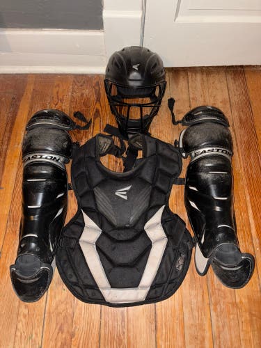 Black Easton Gametime Catcher's Set (Used)