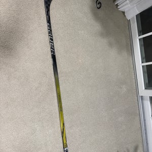 Intermediate Bauer Vapor Hyperlite 2 Right Handed Hockey Stick P92 65 Flex (Used)