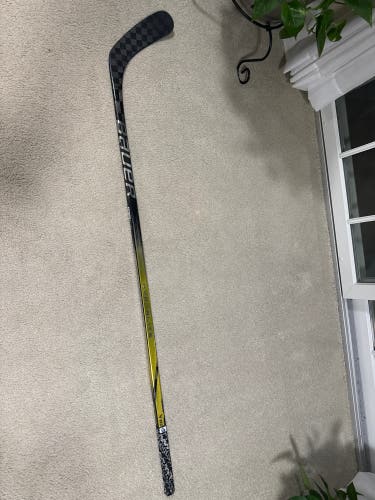 Intermediate Bauer Vapor Hyperlite 2 Right Handed Hockey Stick P92 65 Flex (Used)