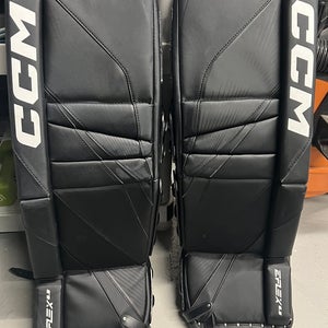 28" CCM EFlex 6.5 Goalie Leg Pads (Used)