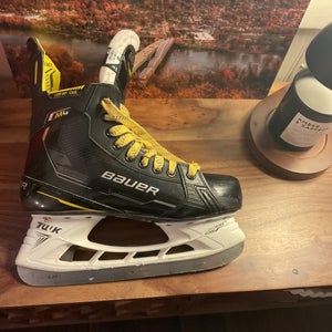 Black Bauer Hockey Skates 8 (Used)