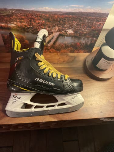 Black Bauer Hockey Skates 8 (Used)