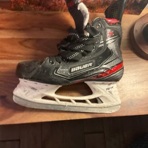 Black 2019 Bauer Vapor 2X Hockey Skates Regular Width 6.5 (Used)