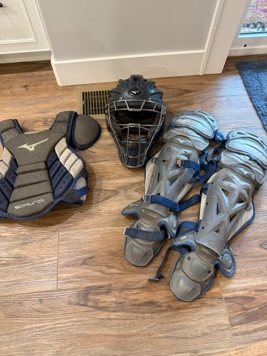 Black/Navy Mizuno Samurai Catcher's Set (Used)