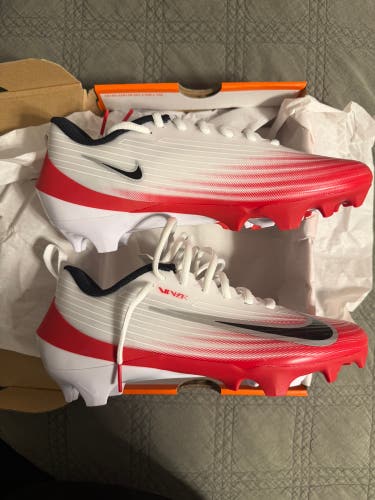 Men's Size M 7.5 (W 8.5) Adult Nike Cleats (New)