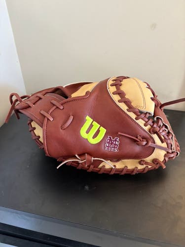 2025 Wilson A2000 1734 RH Catcher's Baseball Glove 34" (New)