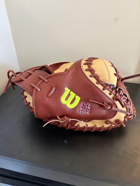2025 Wilson A2000 1734 RH Catcher's Baseball Glove 34" (New)