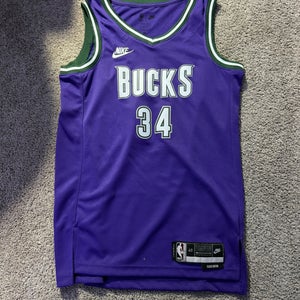 Nike - Milwaukee Bucks Adult Small - Giannis Antetokounmpo