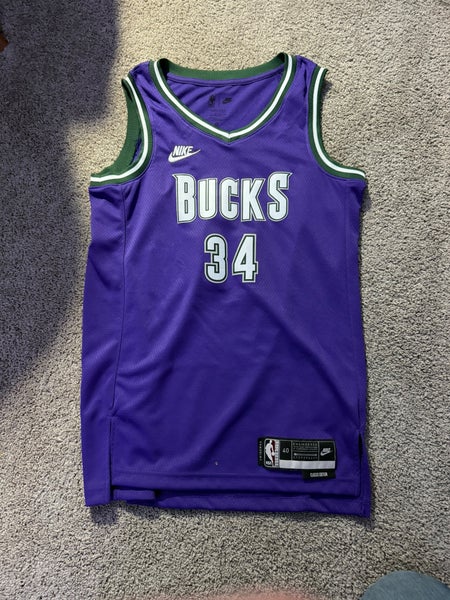 Nike - Milwaukee Bucks Adult Small - Giannis Antetokounmpo