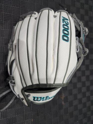 Wilson RH A2000 Softball Glove 11.75" (New)